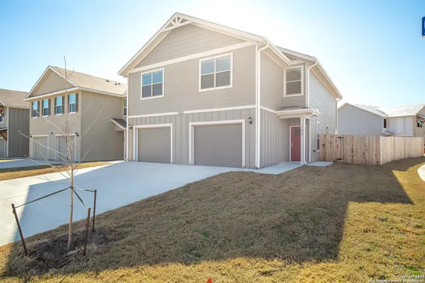 $1,595 | 7523 Gramercy Way, Unit 101, San Antonio, TX 78253