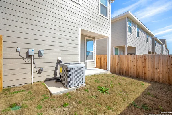 $1,595 | 7523 Gramercy Way, Unit 101, San Antonio, TX 78253