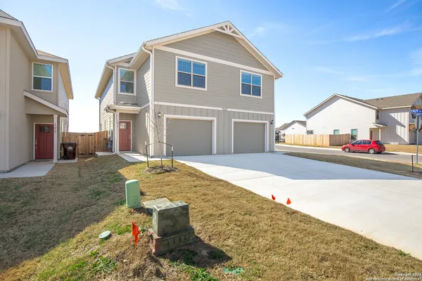 $1,595 | 7523 Gramercy Way, Unit 101, San Antonio, TX 78253