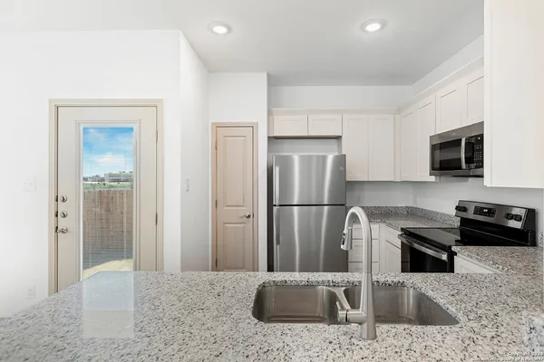 $1,595 | 7523 Gramercy Way, Unit 101, San Antonio, TX 78253