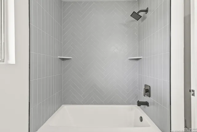 $375,000 | 119 Shadywood Lane, San Antonio, TX 78216