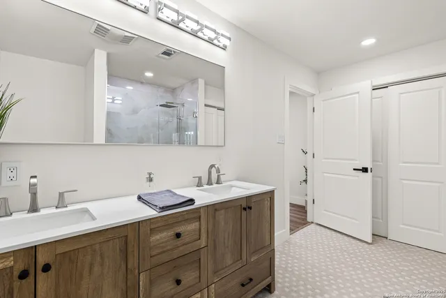 $375,000 | 119 Shadywood Lane, San Antonio, TX 78216