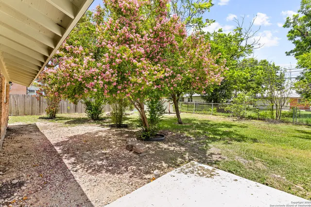 $375,000 | 119 Shadywood Lane, San Antonio, TX 78216
