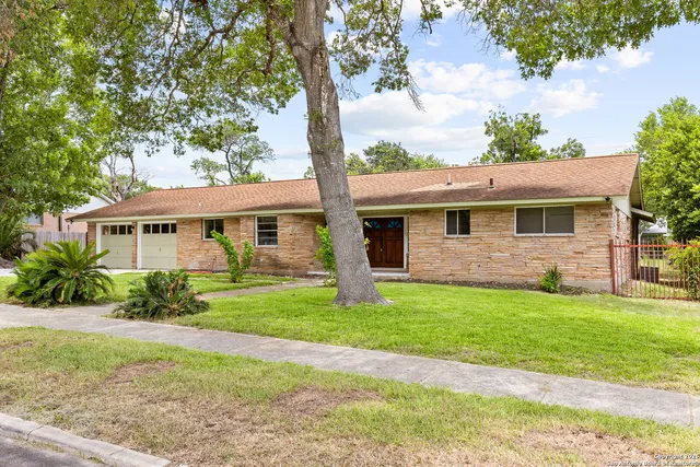$375,000 | 119 Shadywood Lane, San Antonio, TX 78216