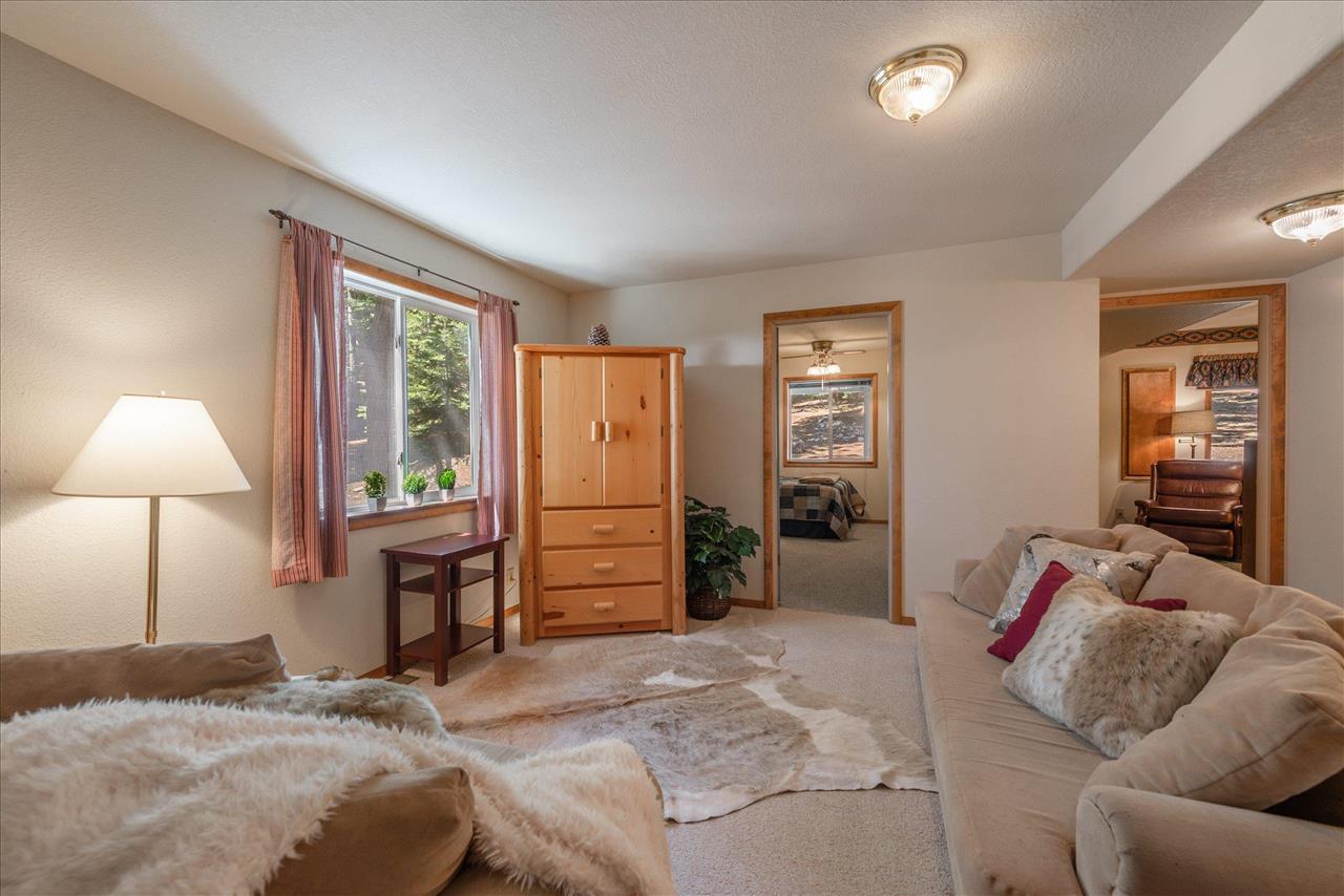 11828 Chamonix Road Truckee, CA 96161 - Photo 16 of 21 Gallery Image 16