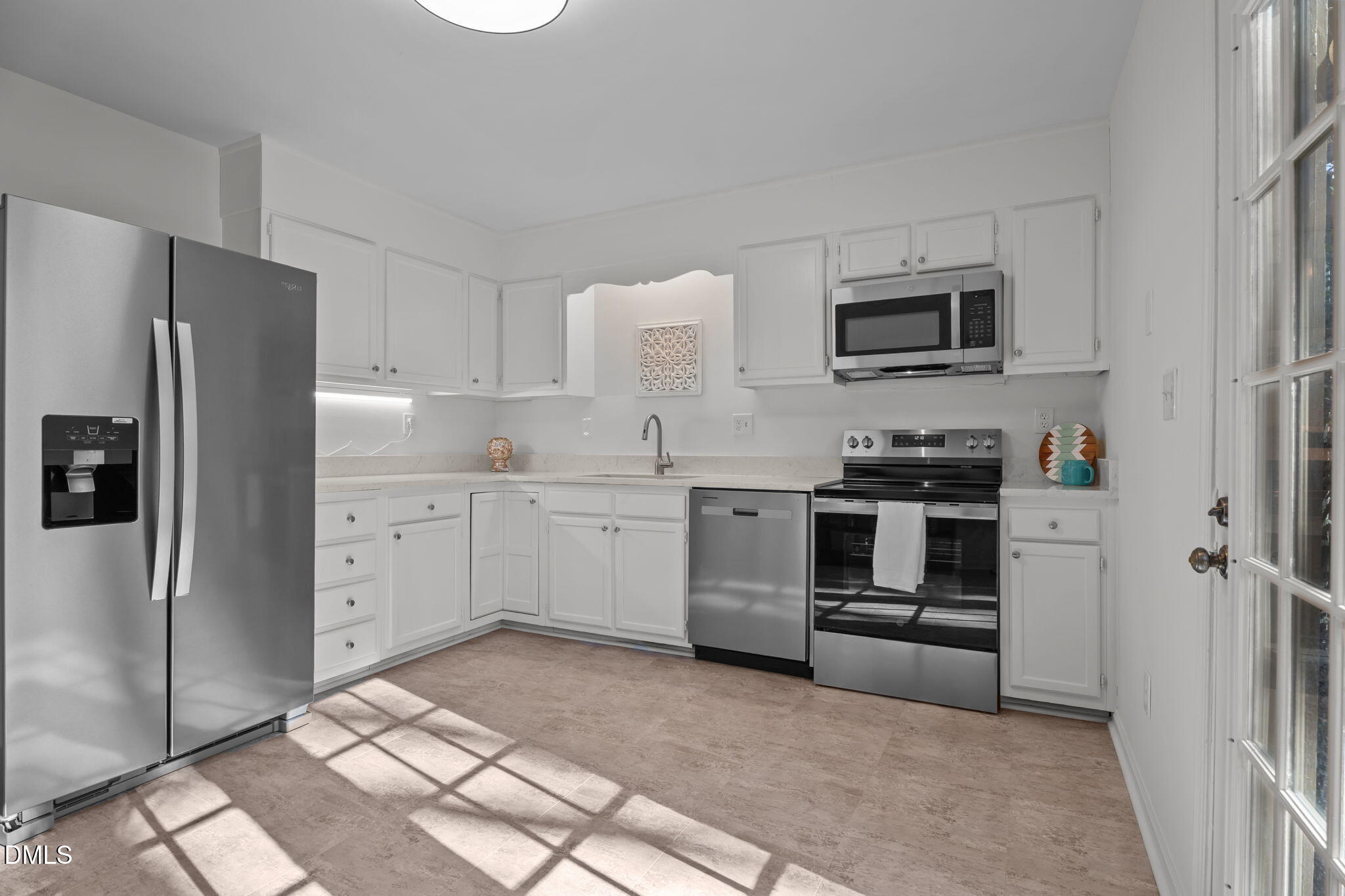 705 Tanglebrook Way Raleigh, NC 27615 - Photo 9 of 23 Kitchen