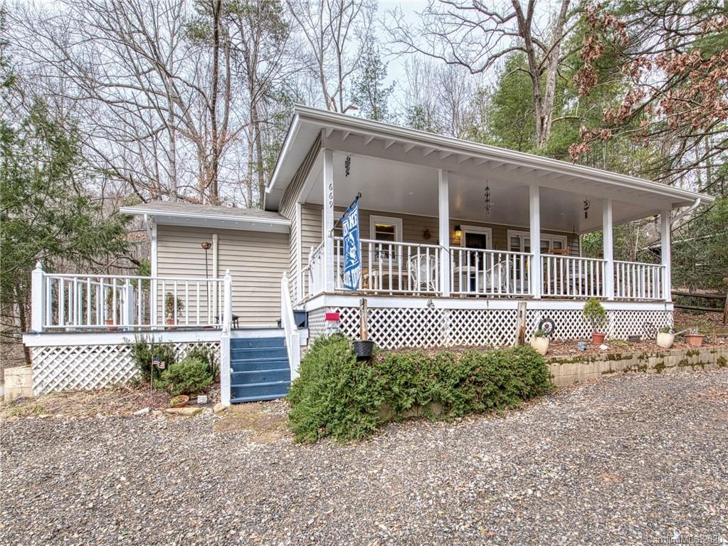 669 County Road Waynesville, NC 28785 - Photo 2 of 26