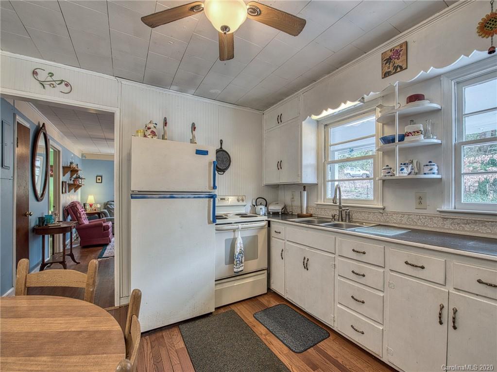 669 County Road Waynesville, NC 28785 - Photo 4 of 26