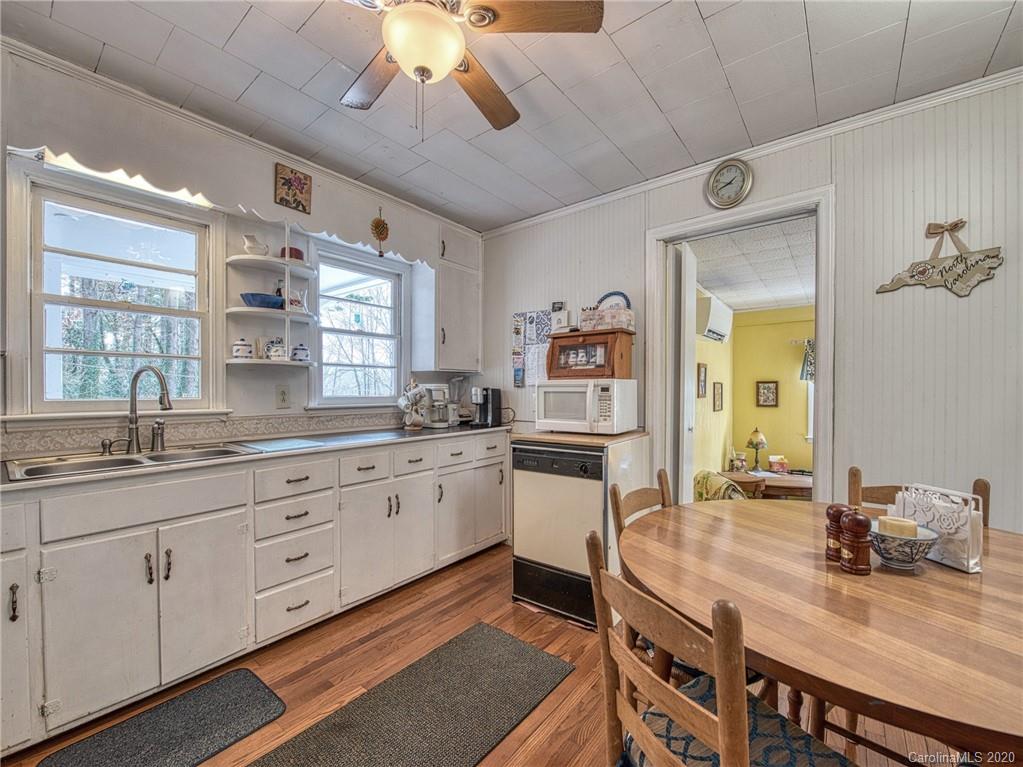 669 County Road Waynesville, NC 28785 - Photo 8 of 26