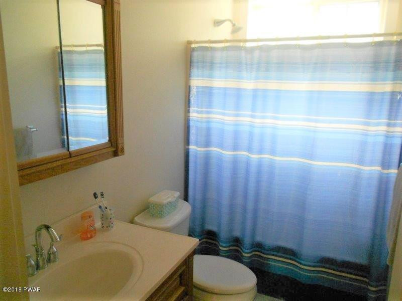 143 Maple Ridge Road Milford, PA 18337 - Photo 16 of 32 Bathroom 2