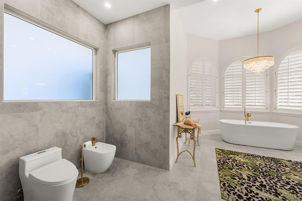 10171 Northwest 59th Drive Parkland, FL 33076 - Photo 15 of 49 a spacious bathroom with a toilet a sink and a bathtub