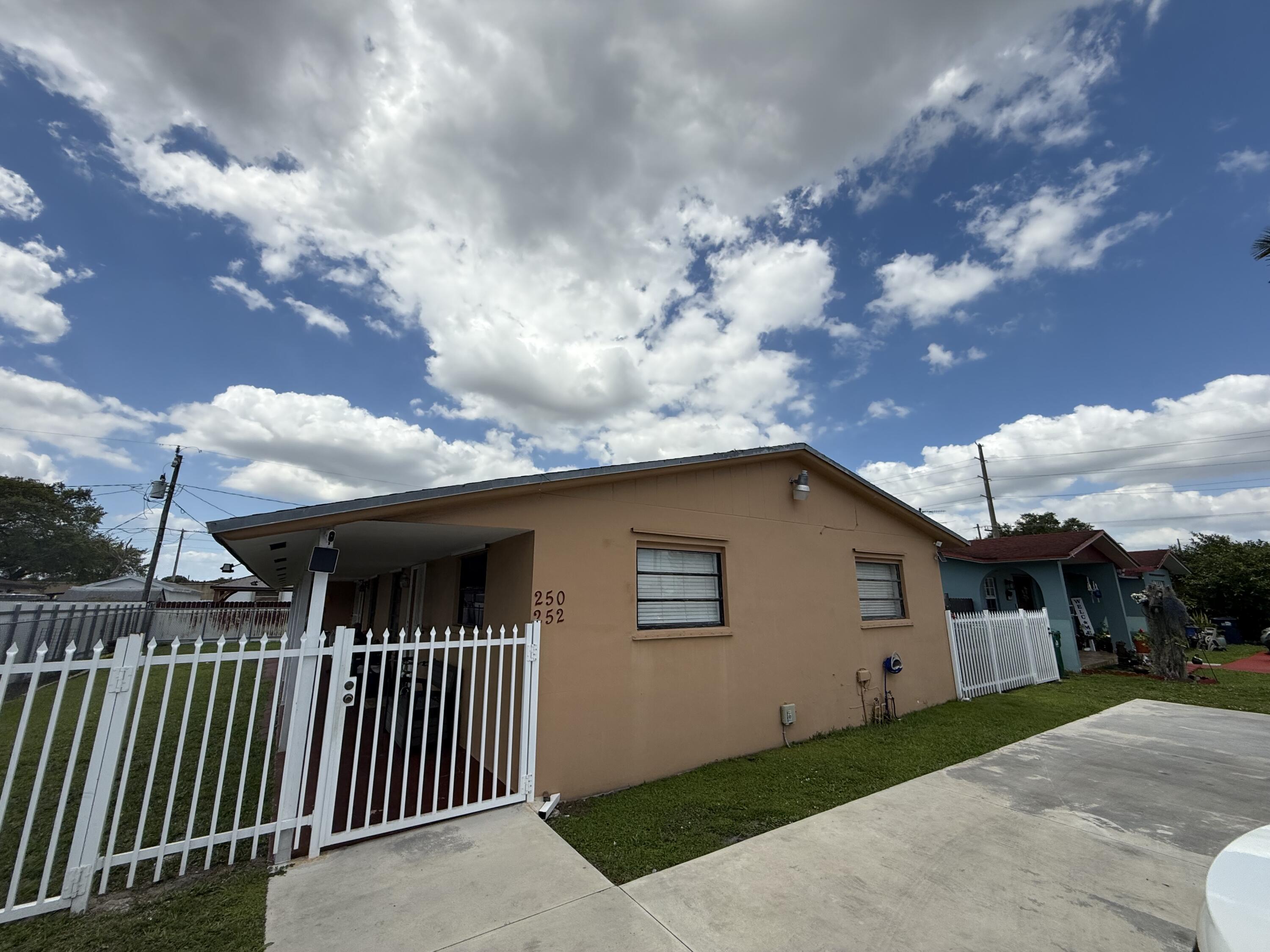 250 Southwest 76th Court Miami, FL 33144 - Photo 3 of 21 IMG_9205