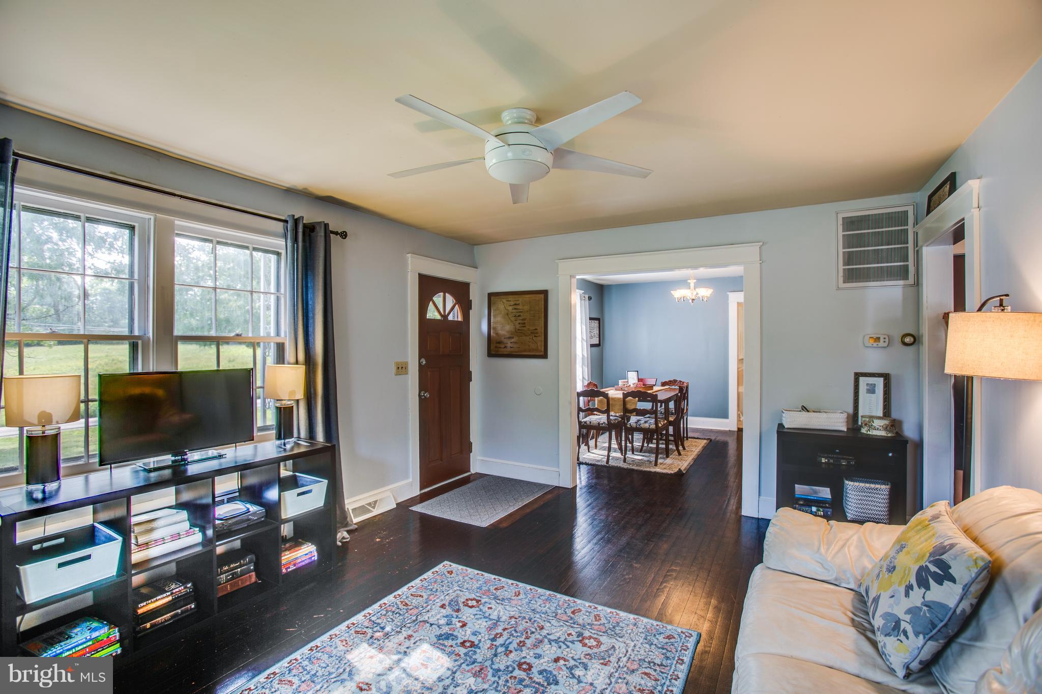 1106 Mountain View Road Fredericksburg, VA 22406 - Photo 9 of 29 Living Room