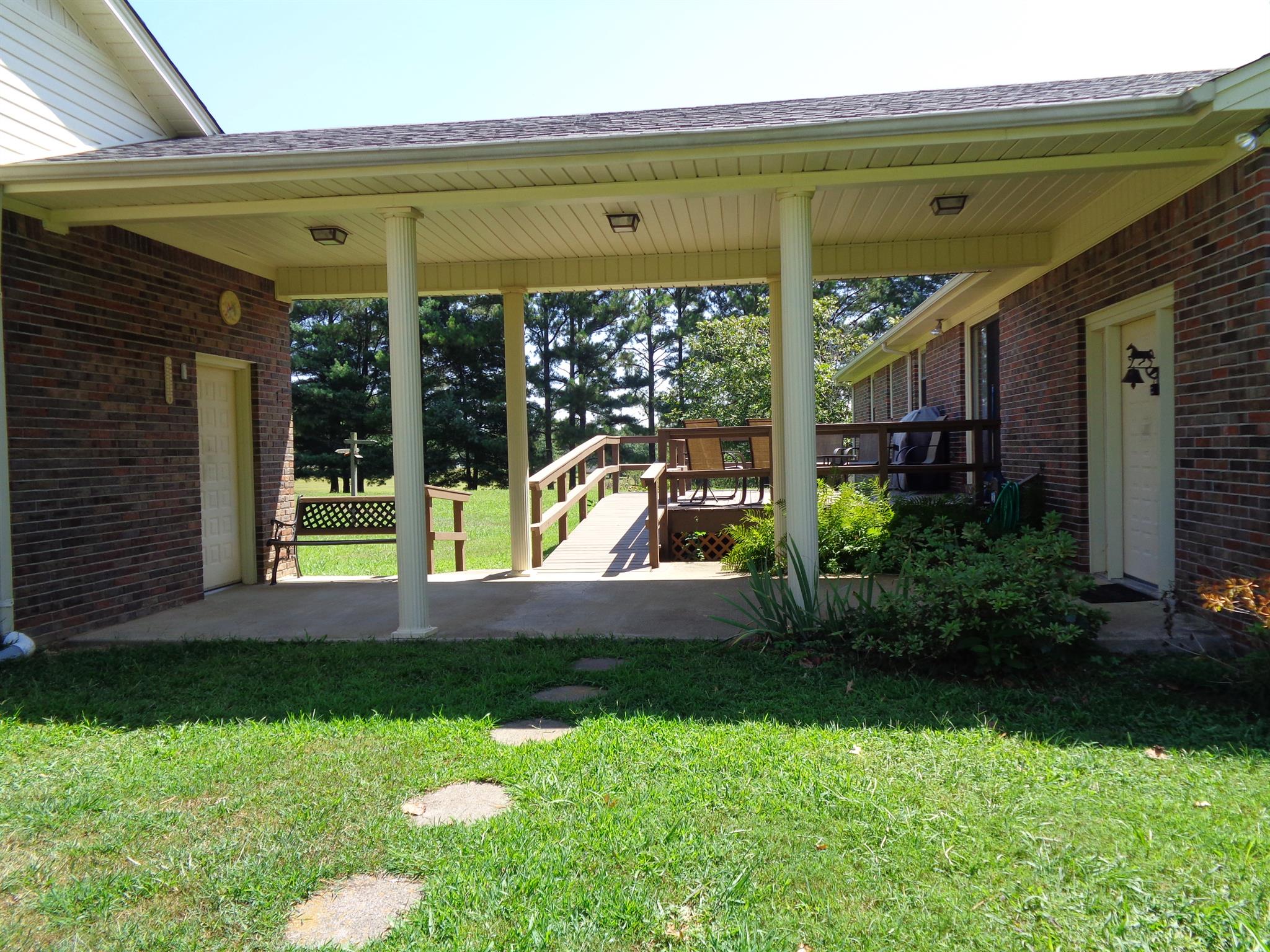 18 Ford Road Leoma, TN 38468 - Photo 17 of 25 Breeze way