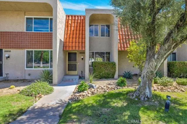 $344,900 | 2120 North Indian Canyon Drive, Palm Springs, CA 92262