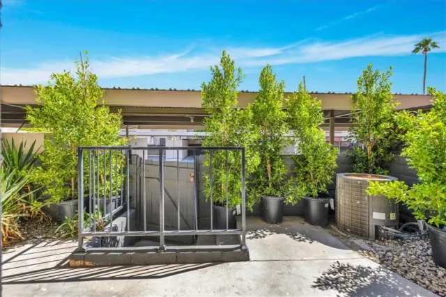 $344,900 | 2120 North Indian Canyon Drive, Palm Springs, CA 92262