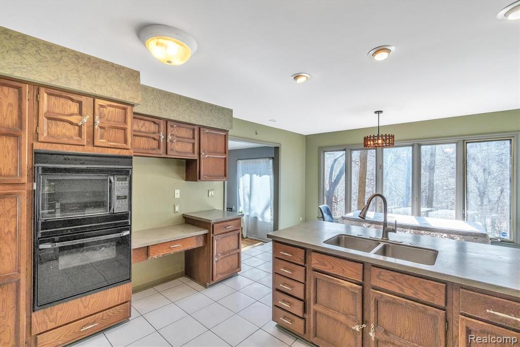 34412 Quaker Valley Road Farmington Hills, MI 48331 - Photo 13 of 57