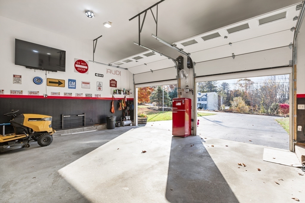 22 Whiting Road Oxford, MA 01540 - Photo 6 of 42 Gallery Image 6