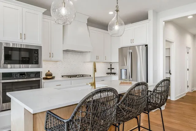 $710,132 | 4215 West 158th Terrace, Overland Park, KS 66224