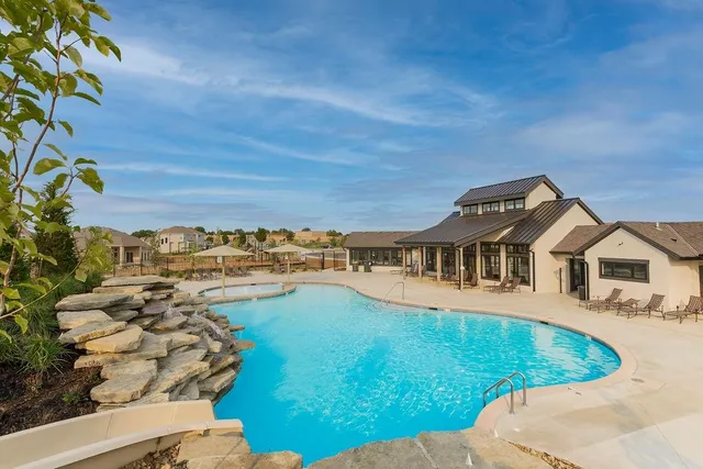 $710,132 | 4215 West 158th Terrace, Overland Park, KS 66224