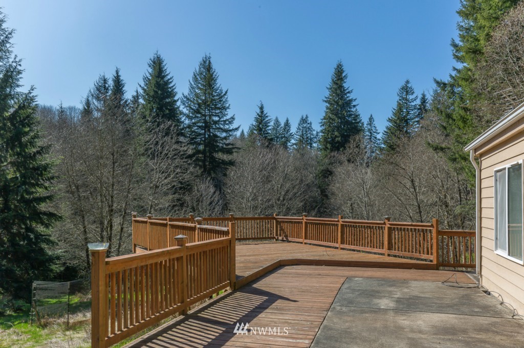 493 Grasseth Poston Road Longview, WA 98632 - Photo 2 of 17