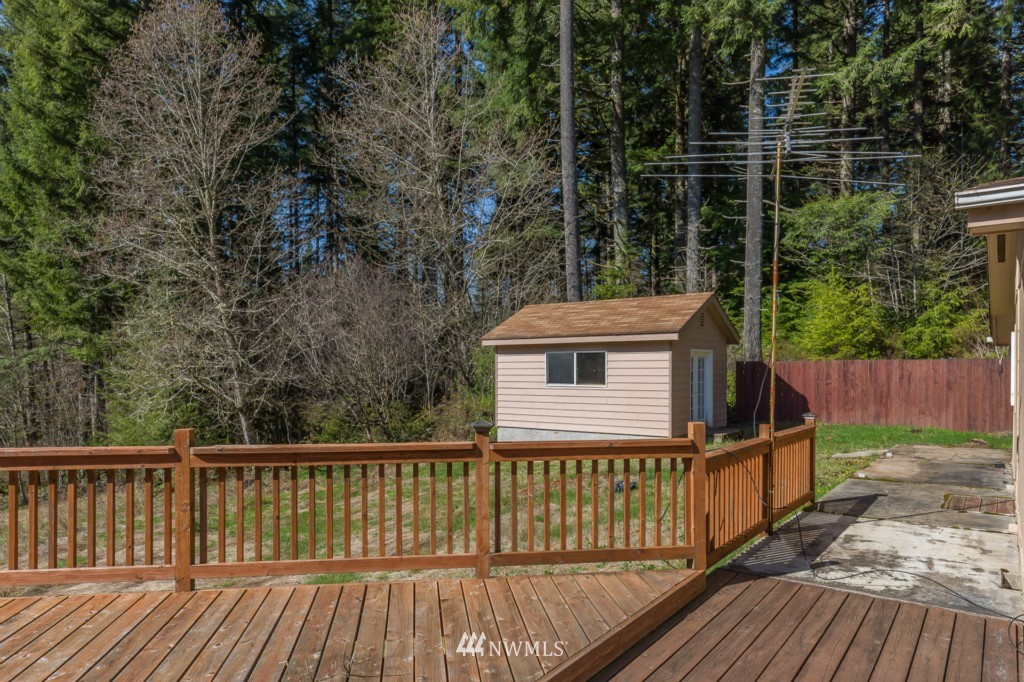 493 Grasseth Poston Road Longview, WA 98632 - Photo 3 of 17