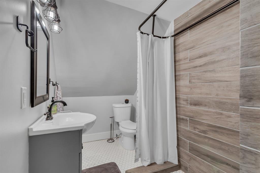 701 Johnson Street Terrell, TX 75160 - Photo 21 of 33 Updated Upstairs bath