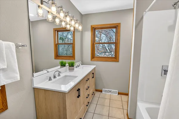 $625,000 | 4726 Baxter Road, Cottage Grove, WI 53527