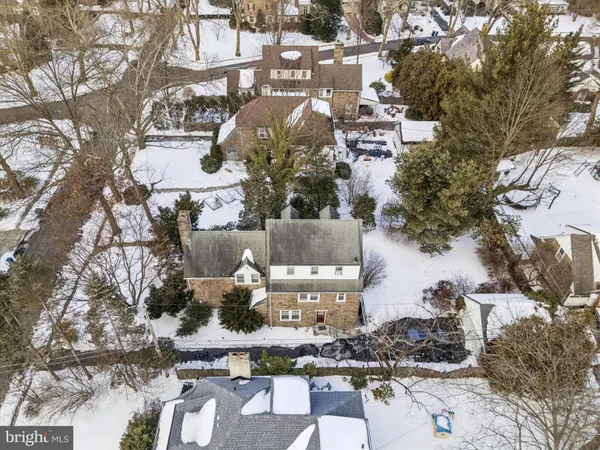 a view of multiple houses with yard