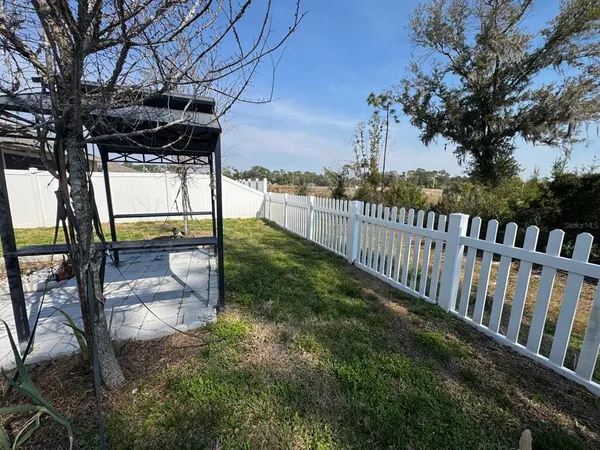a view of entryway with a rug