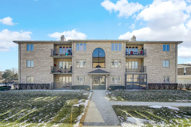 $204,900 | 13953 West Leamington Drive, Unit 1009, Crestwood, IL 60418