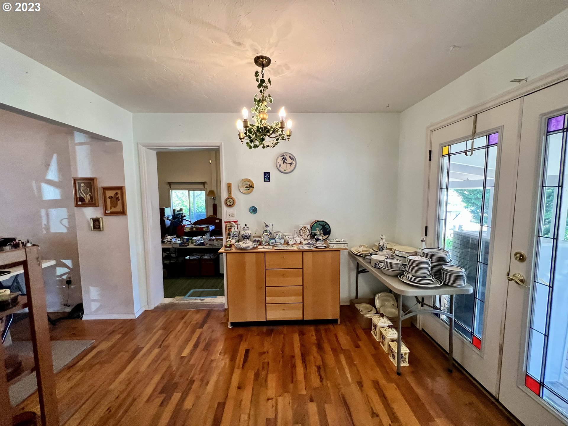 1581 Southside Road Sutherlin, OR 97479 - Photo 12 of 30 a view of a room with workspace and wooden floor
