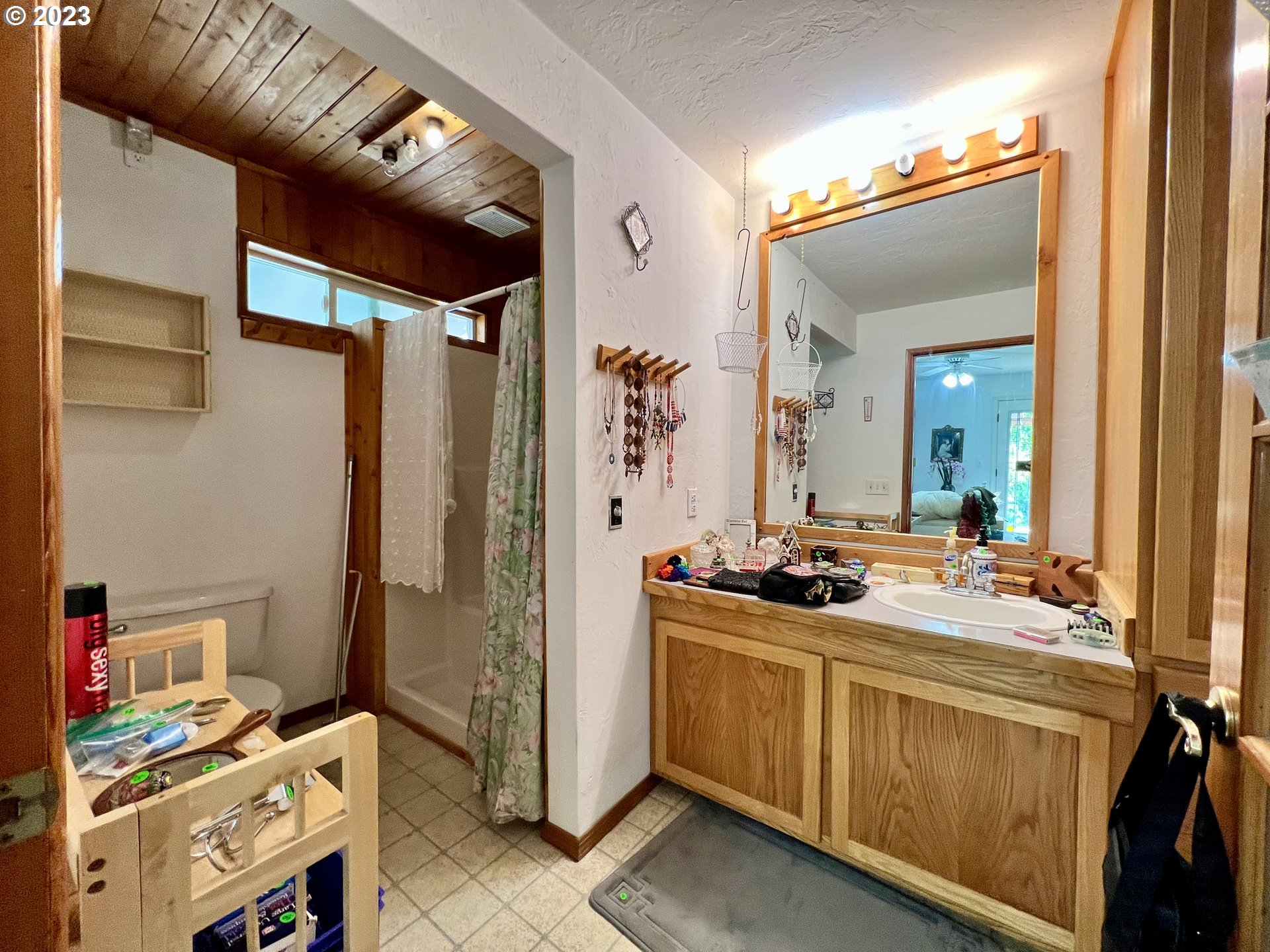 1581 Southside Road Sutherlin, OR 97479 - Photo 16 of 30 a bathroom with a sink a toilet and a mirror
