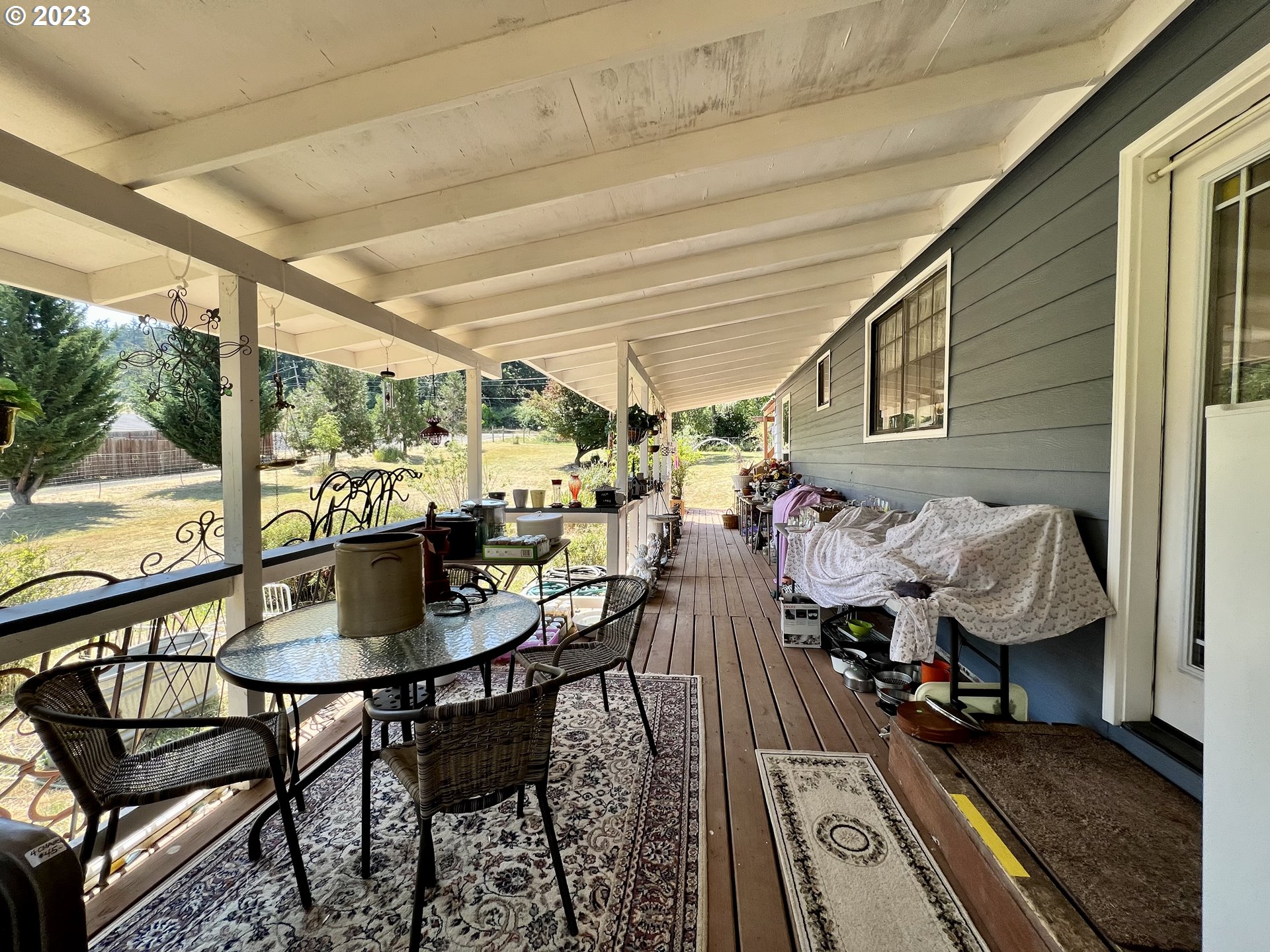 1581 Southside Road Sutherlin, OR 97479 - Photo 22 of 30 a outdoor space with furniture