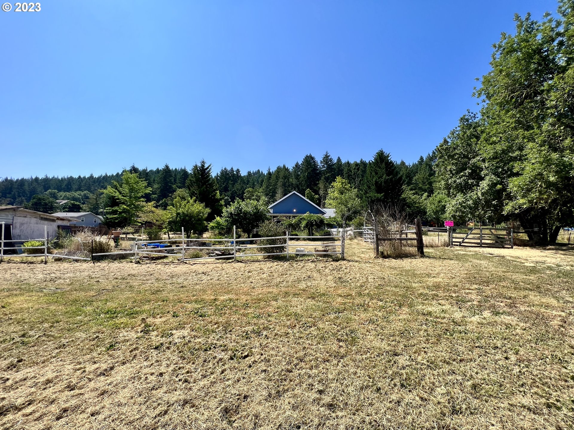 1581 Southside Road Sutherlin, OR 97479 - Photo 3 of 30 a swimming pool with trees in the background