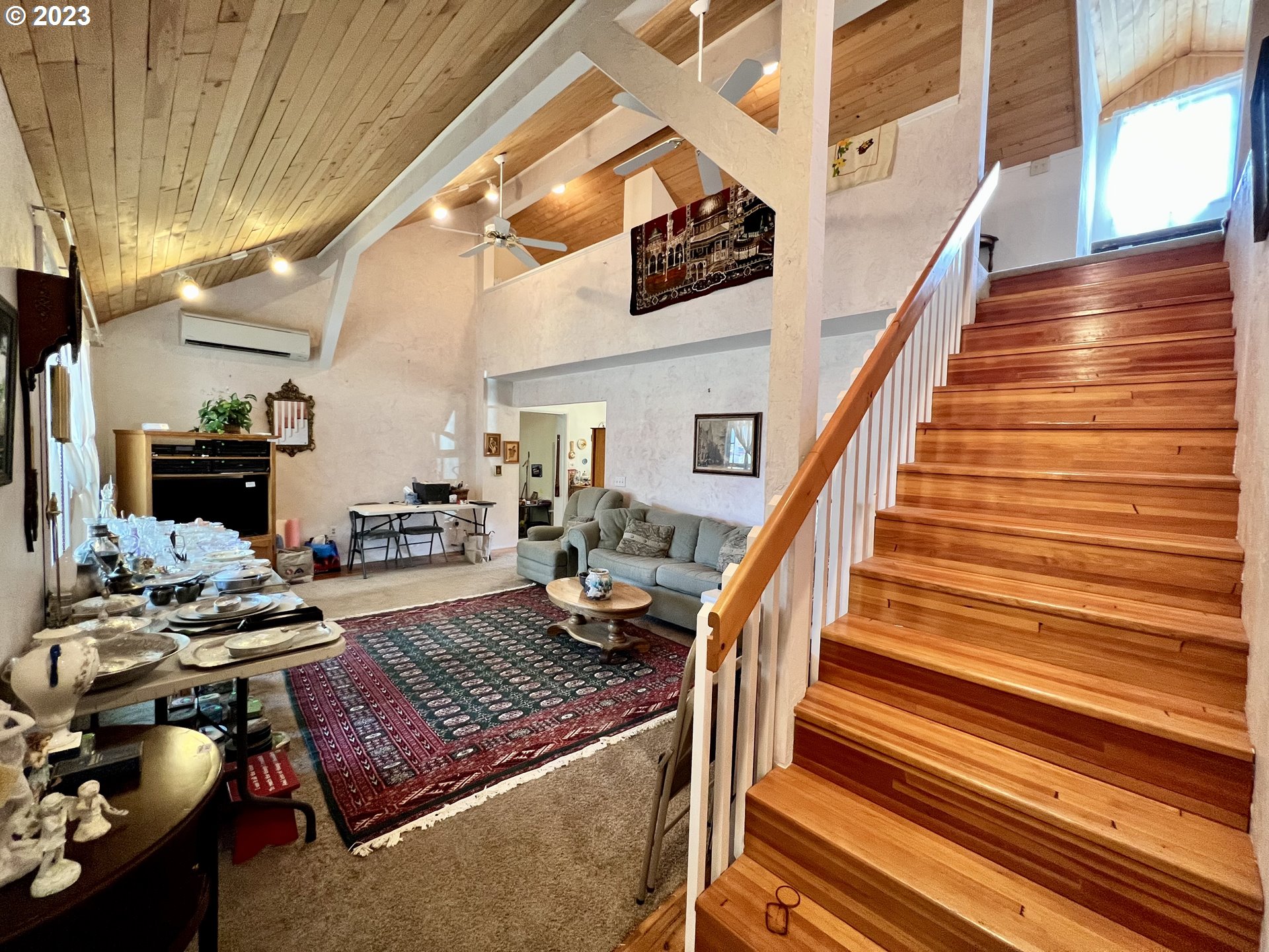1581 Southside Road Sutherlin, OR 97479 - Photo 5 of 30 a living room with furniture and a rug