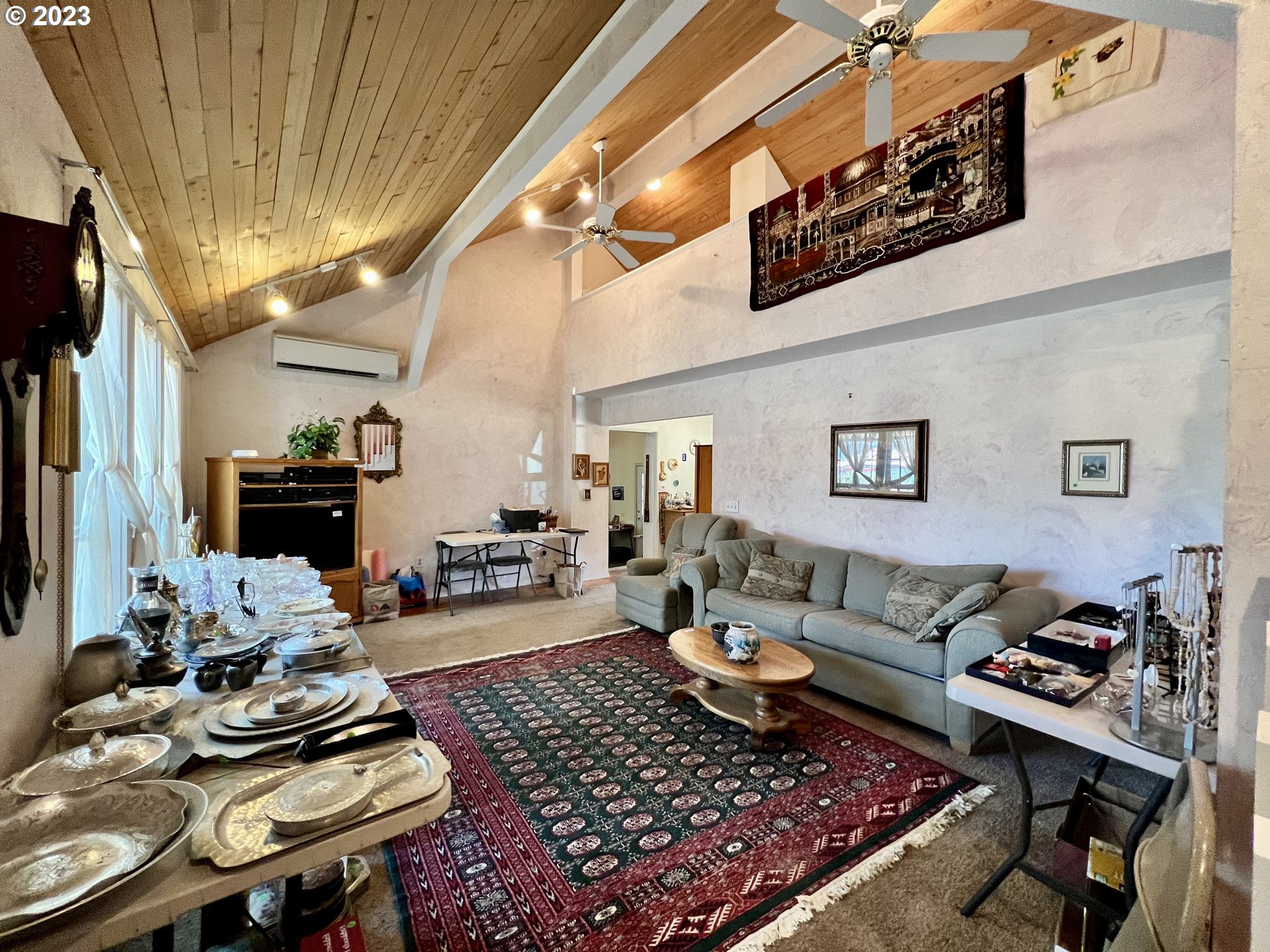 1581 Southside Road Sutherlin, OR 97479 - Photo 7 of 30 a living room with furniture and a rug