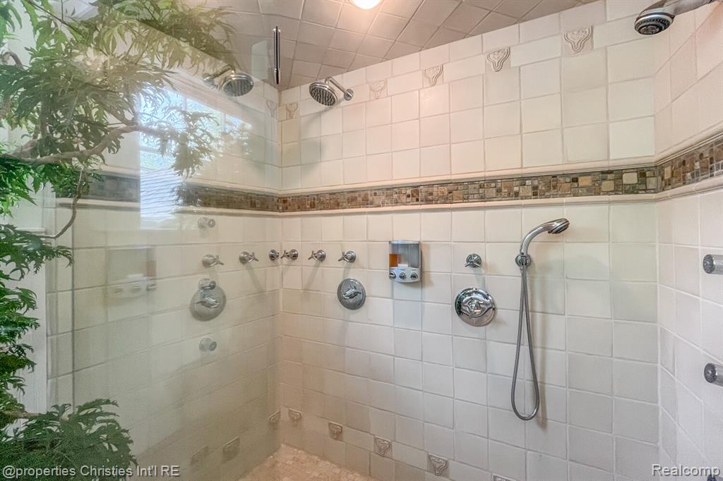 1041 Greentree Road Bloomfield Hills, MI 48304 - Photo 33 of 70