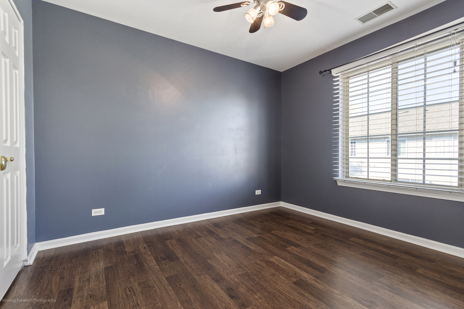 3473 Ravinia Circle Aurora, IL 60504 - Photo 11 of 17 an empty room with a window and a ceiling fan