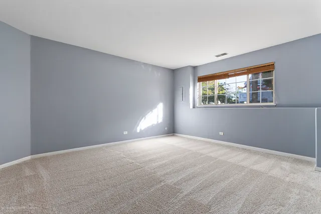 $330,000 | 3473 Ravinia Circle, Aurora, IL 60504