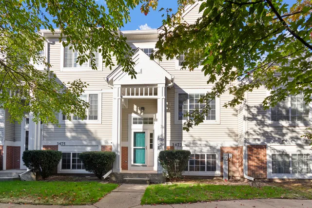 $330,000 | 3473 Ravinia Circle, Aurora, IL 60504