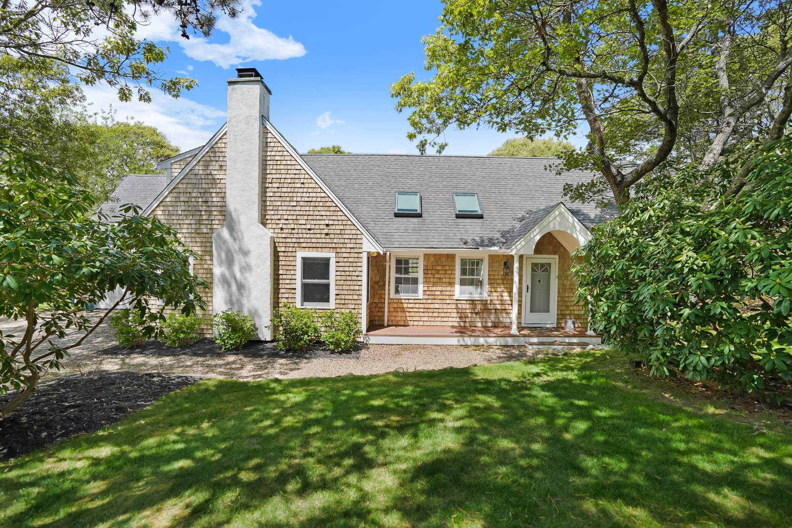 1 Thames Court Edgartown, MA 02539 - Photo 3 of 44