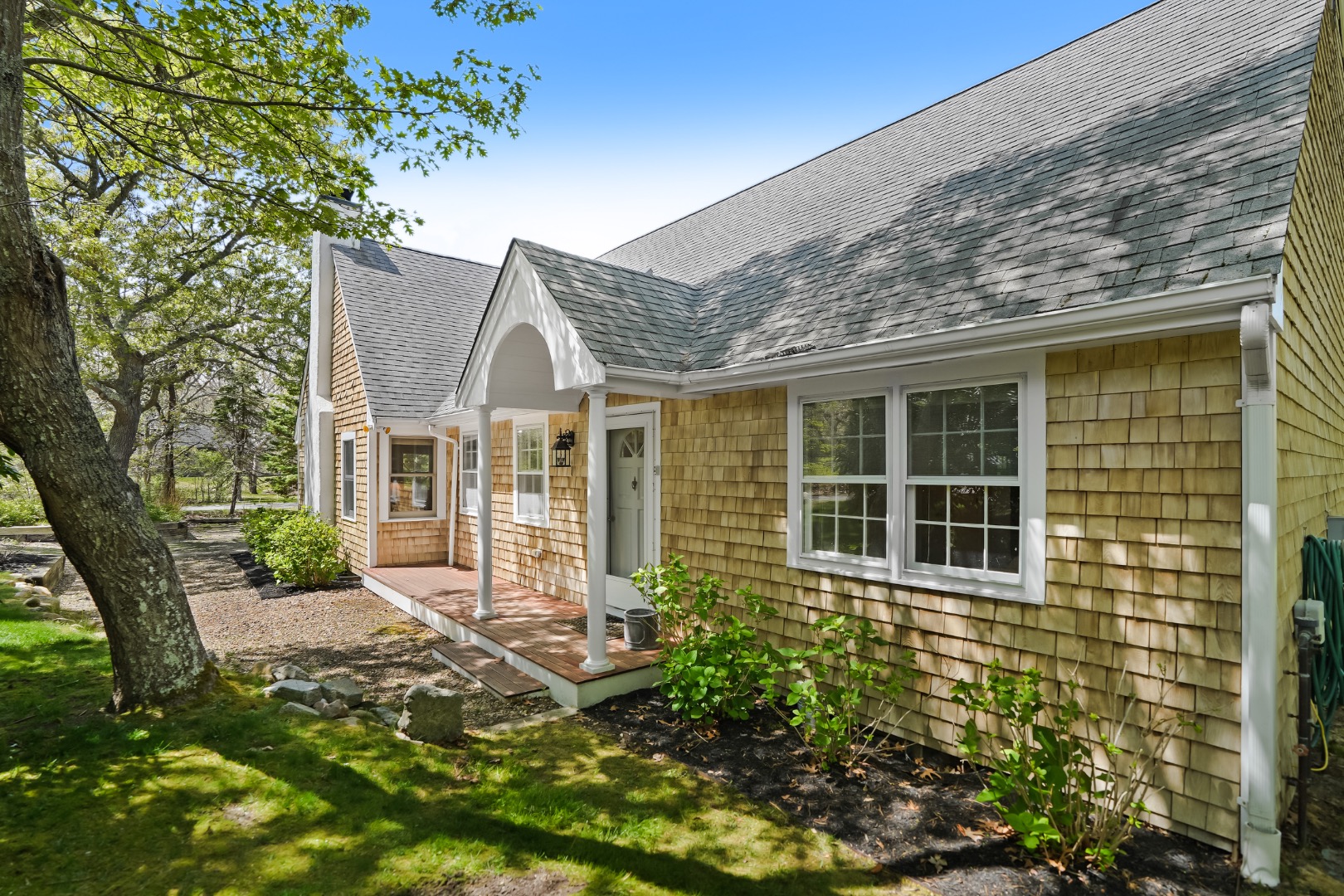 1 Thames Court Edgartown, MA 02539 - Photo 4 of 44