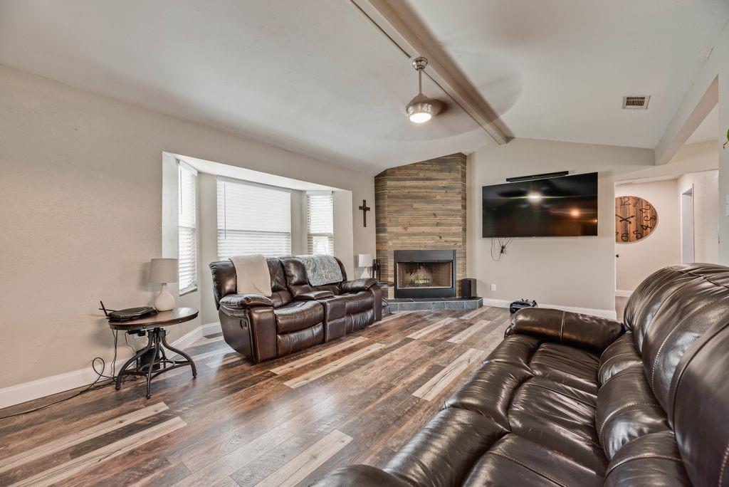 222 Prairie Creek Road Red Oak, TX 75154 - Photo 2 of 19