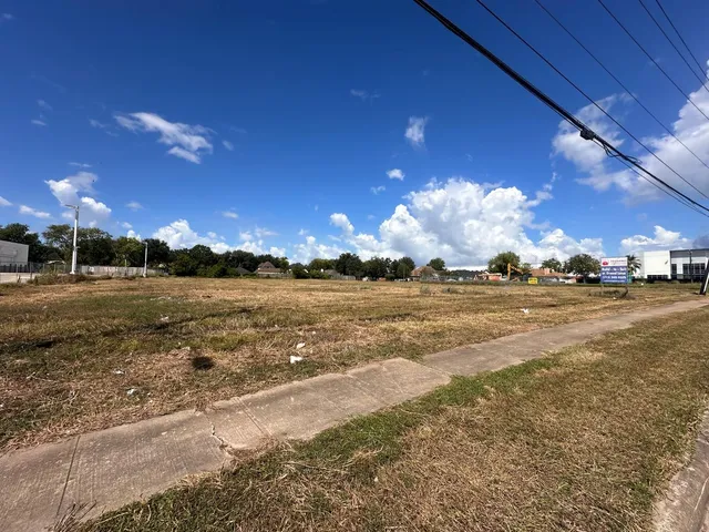 a view of a lake with houses
