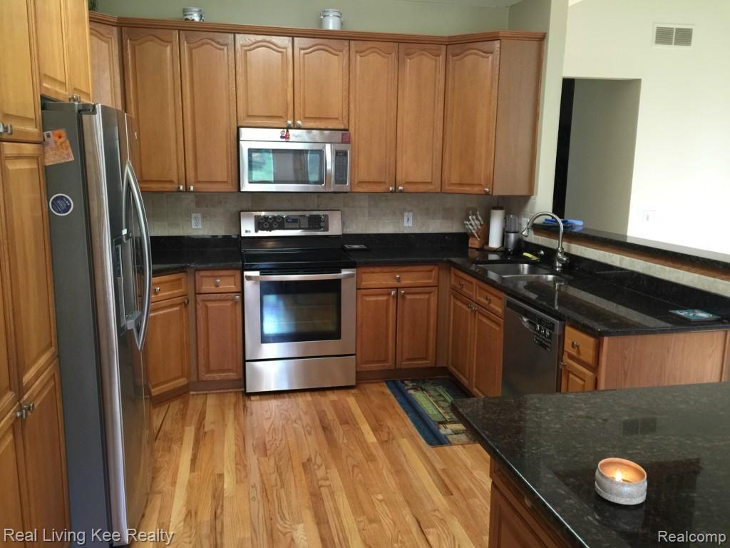 1698 Apple Ridge Court Rochester Hills, MI 48306 - Photo 6 of 20 Gallery Image 6
