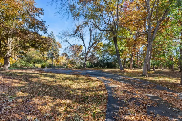 $1,600,000 | 14220 Hillside Road, Elm Grove, WI 53122