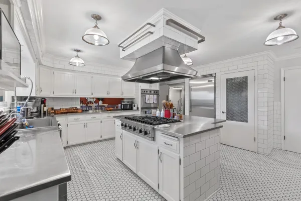 $1,600,000 | 14220 Hillside Road, Elm Grove, WI 53122