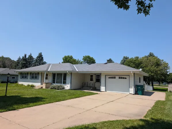 $289,000 | 209 Hillcrest Way, Le Sueur, MN 56058