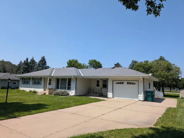 $299,000 | 209 Hillcrest Way, Le Sueur, MN 56058